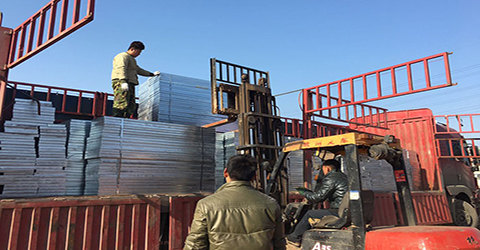 冠成鋼格柵裝車(chē)