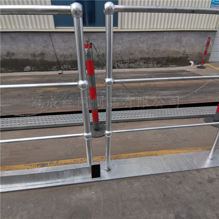 熱浸鋅球接欄桿