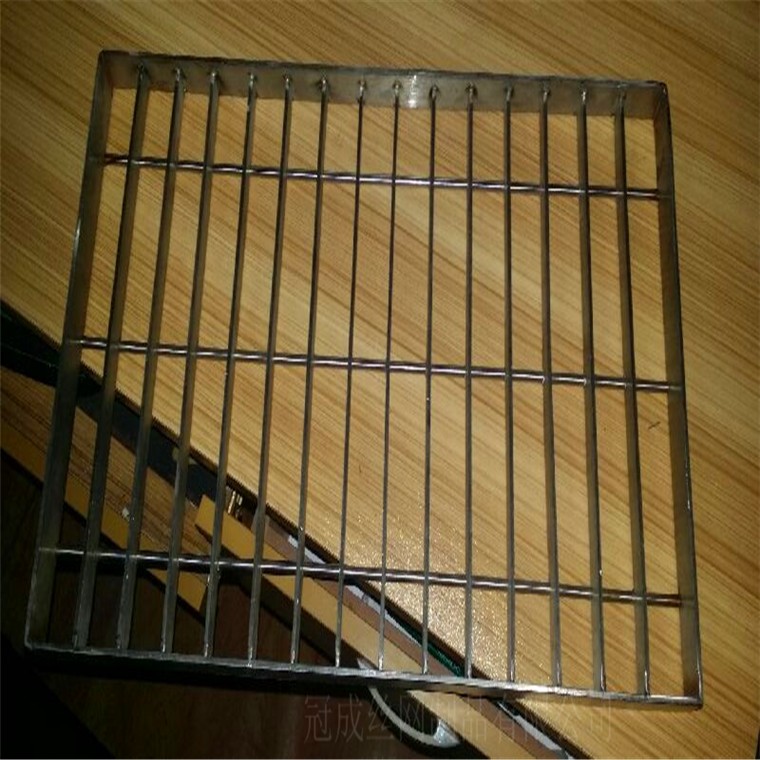 304不銹鋼網(wǎng)格板