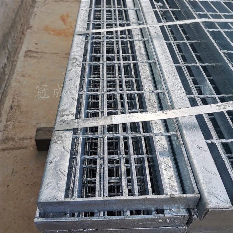 樓梯踏步格柵板